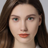 modelwearinghidrocor verde green colored contacts