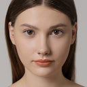 modelwearingelite sandy green colored contacts